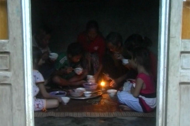 Xóm đèn dầu dưới đường điện