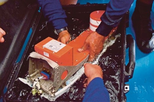 AirAsia QZ8501: Cơ phó đã lái máy bay lúc gặp nạn?