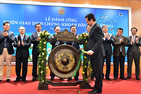 Thủ tướng đánh cồng khai trương phiên giao dịch chứng khoán đầu xuân