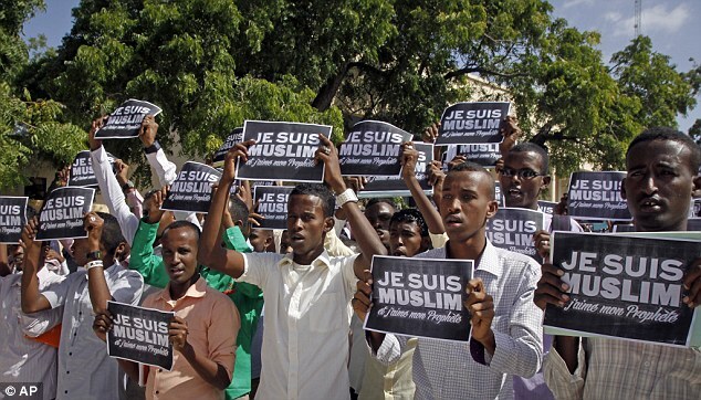 Cựu Bộ trưởng Pakistan treo thưởng 200 nghìn USD giết chủ Charlie Hebdo