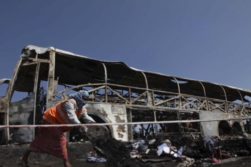 Hình ảnh tai nạn xe buýt khủng khiếp ở miền nam Ấn Độ