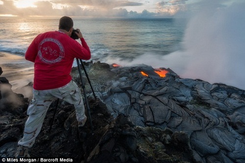 Liều mạng chụp cảnh núi lửa phun trào