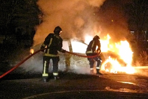 Pháp: Hơn 1.000 ô tô  bị đốt trong đêm giao thừa