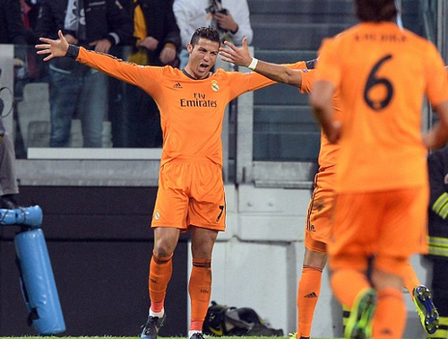 Cristiano Ronaldo bay cao trên “đôi cánh” Gareth Bale