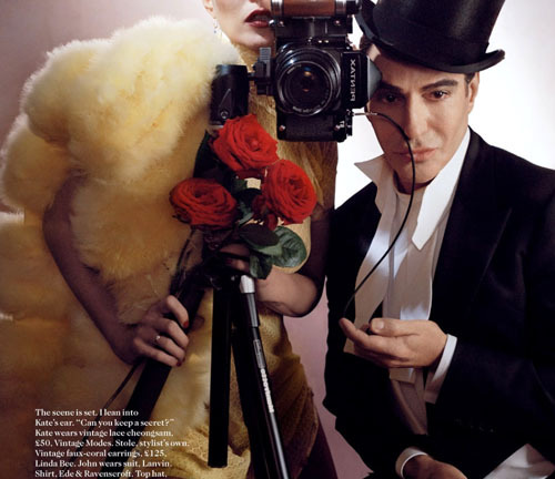 Kate Moss tái xuất mê hoặc trên tạp chí Vouge