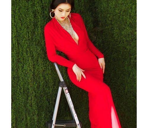 Mê mẩn ngắm đường cong chữ S của Hoa hậu Tristine Trâm Bùi