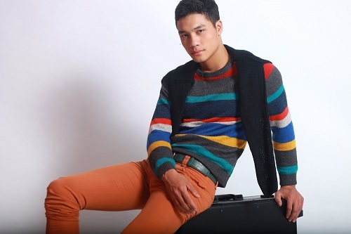 Mạnh Kiên biến hóa uyển chuyển trước ống kính