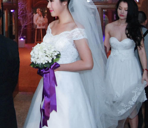 Hoa hậu Ngô Phương Lan xinh đẹp, rạng rỡ trong ngày cưới
