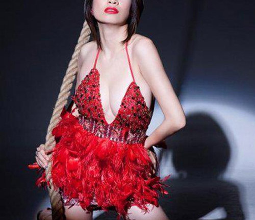 Mỹ nhân Việt và vòng 1 chảy xệ kém hấp dẫn