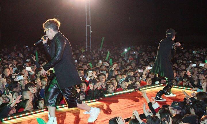 Yanbi - Mr.T bị phạt 10 triệu đồng vì hát 