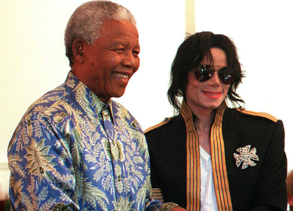 Hình ảnh tổng thống Nelson Mandela thân thiết bên sao Hollywood