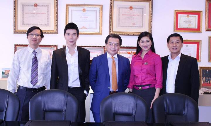 Nathan Lee lần đầu khoe ảnh chụp cùng bố là đại sứ Việt Nam