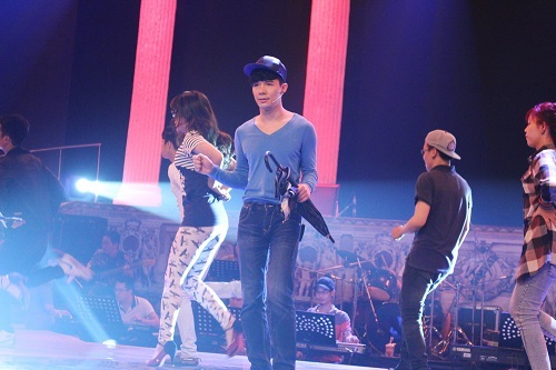 Nathan Lee bị đồng nghiệp chế giễu vì màn vũ đạo vụng về