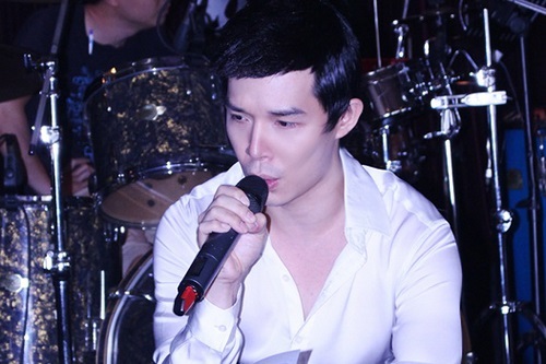 Nathan Lee khóc vì mệt mỏi và kiệt sức