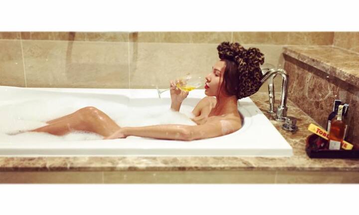 Kỳ Duyên mặt mộc kém xinh, Minh Triệu nóng bỏng trong bồn tắm