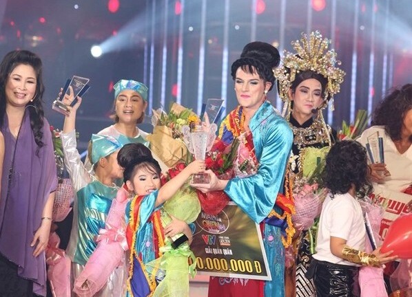 Uyên Nhi giành quán quân Gương mặt thân quen nhí 2014