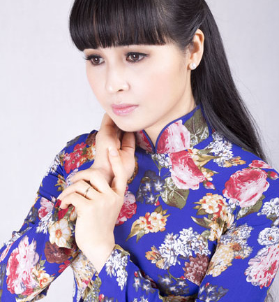 Ca sĩ Trang Nhung được trao bằng 