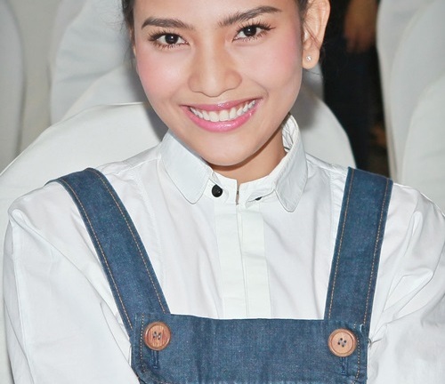 Á hậu Trương Thị May, Hà Okio tham gia ủng hộ Giờ trái đất