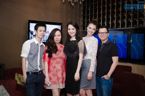 Hồng Quế, Hoàng Thùy rủ nhau làm 