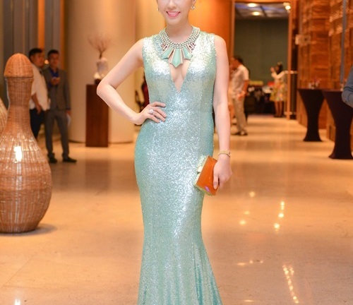 Hoa hậu Thu Hoài, Bùi Thị Hà cùng nhau khoe sắc