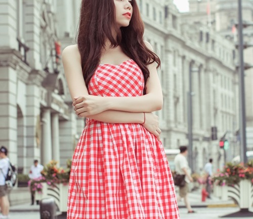 Trà Ngọc Hằng lãng mạn trên phố Thượng Hải