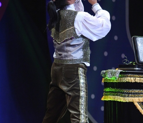 Người bí ẩn tập 9: Việt Hương khóc khi xem “siêu nhân” khoan mũi