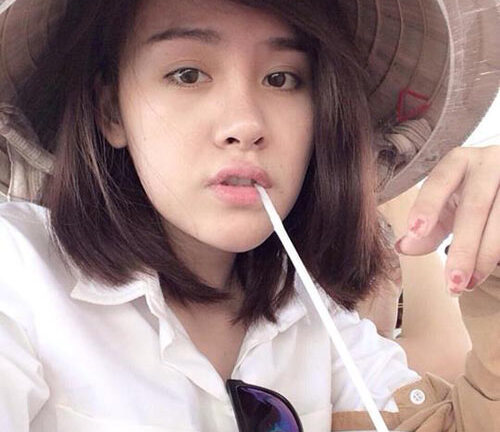 Bà Tưng đội nón như thôn nữ, Angela 