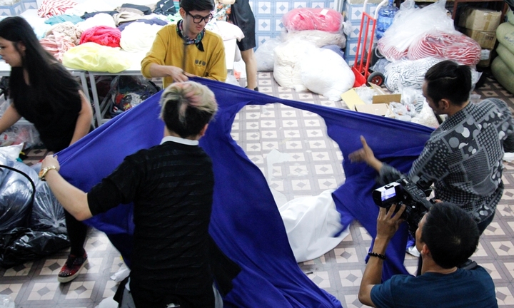 Lý Giám Tiền chiến thắng ngoạn mục trong tập 4 Project Runway