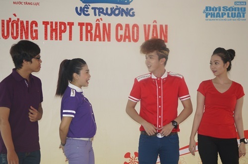 Phú Hiển Idol kiệt sức ngã ngửa khi “Về trường”