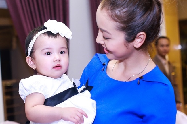 Jennifer Phạm tổ chức thôi nôi cho con gái theo Âm lịch