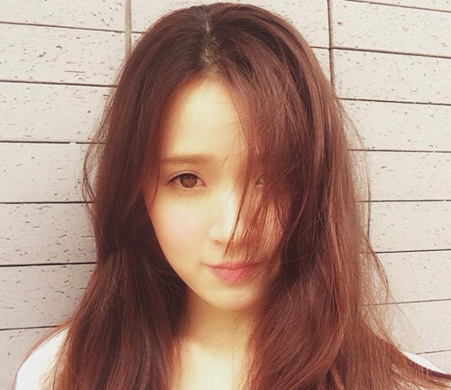 Midu đầu bù tóc rối vì World Cup 2014