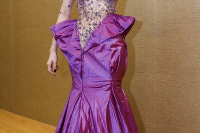 Vân Trang mạnh tay chi 6.000 USD mua váy dự LHP tại Pháp