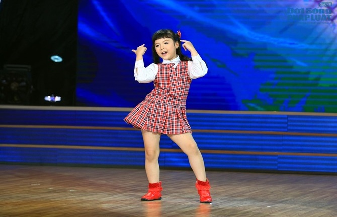 Bước nhảy hoàn vũ nhí tập 3:  Bé gái 8 tuổi khiến GK