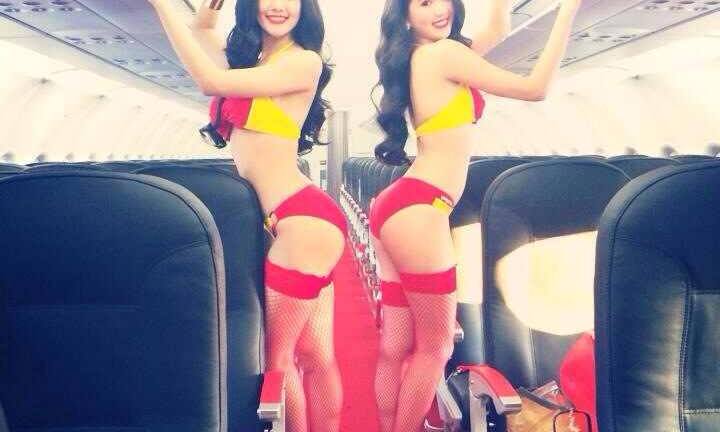 Ngọc Trinh, Linh Chi diện nội y uốn éo trên máy bay
