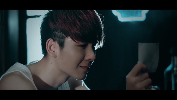 MV Buông tay 2: Kelvin Khánh khóc như mưa vì Khởi My ra đi