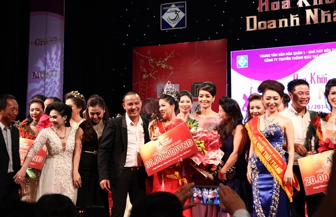 Lê Thị Bích Trâm đăng quang Hoa khôi doanh nhân 2014