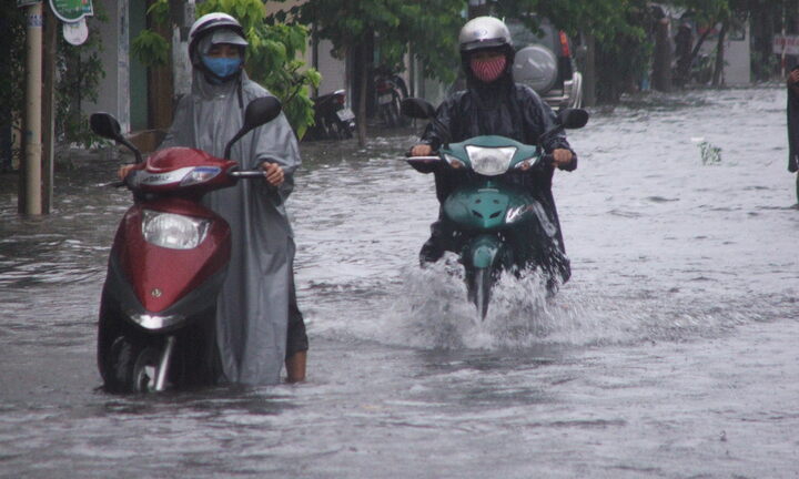 Nước sông ở Phú Yên dâng nhanh, thủy điện bắt đầu xả lũ