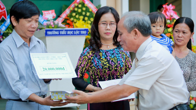 Trường bớt khẩu phần ăn của học sinh đã có hiệu trưởng mới