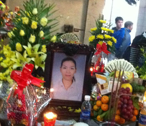 Đám tang đẫm nước mắt của chị Huyền tại bệnh viện Thanh Nhàn