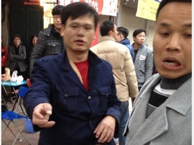 Khách hành hung lái xe đến chảy máu mồm