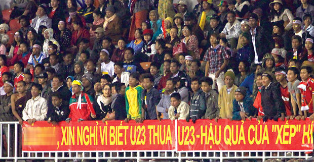 CĐV Việt Nam bôi xấu lãnh đạo VFF ở nước ngoài