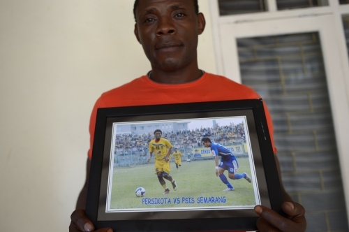 Cầu thủ Cameroon chết oan vì bị nợ lương suốt 1 năm