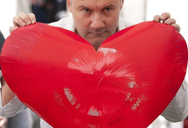 Chơi trội, Beckham vung 13 tỷ đồng mua tranh tặng con gái cưng