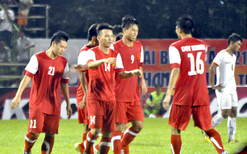 Hủy diệt Singapore 3-0, U21 Việt Nam rộng cửa vào bán kết