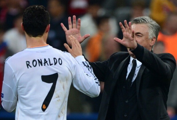 Bệnh vực Ronaldo, HLV Ancelotti dính vạ miệng với sếp lớn