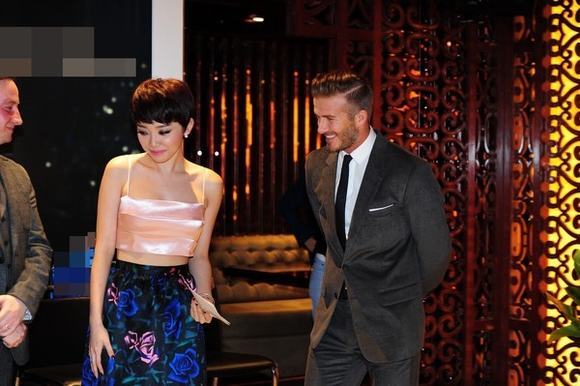 Vì người đẹp, Beckham không muốn rời Việt Nam