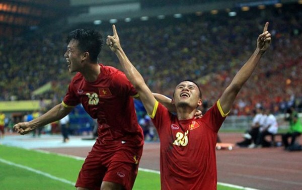 Văn Quyết rực sáng, ĐT Việt Nam hạ gục chủ nhà Malysia