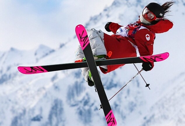 Rơi tự do khi thi đấu, VĐV trượt tuyết nhập viện khẩn cấp