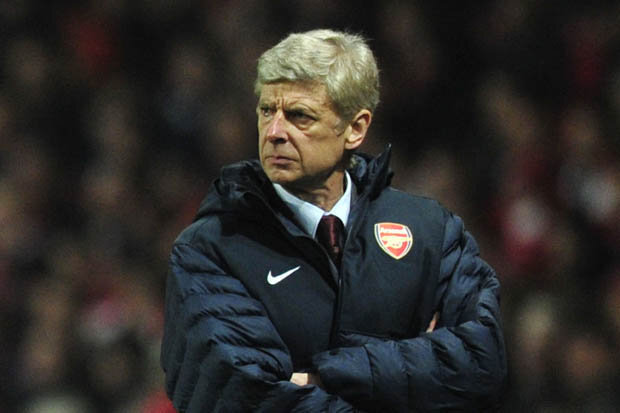 HLV Wenger lớn tiếng 