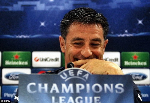 HLV Olympiakos quyết gây sốc trước M.U